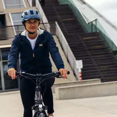 Casque De Vélo De Ville Bleu Hyban 2.0 Abus 7 Casque De Vélo De Ville Bleu Hyban 2.0 Abus – Image 5