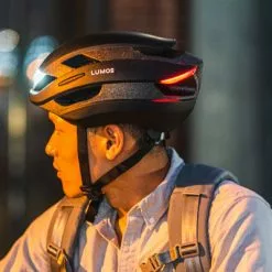 Casque Vélo Lumineux à Clignotants Ultra Lumos Noir -Abus Soldes casque velo lumineux a clignotants ultra lumos noir full 5