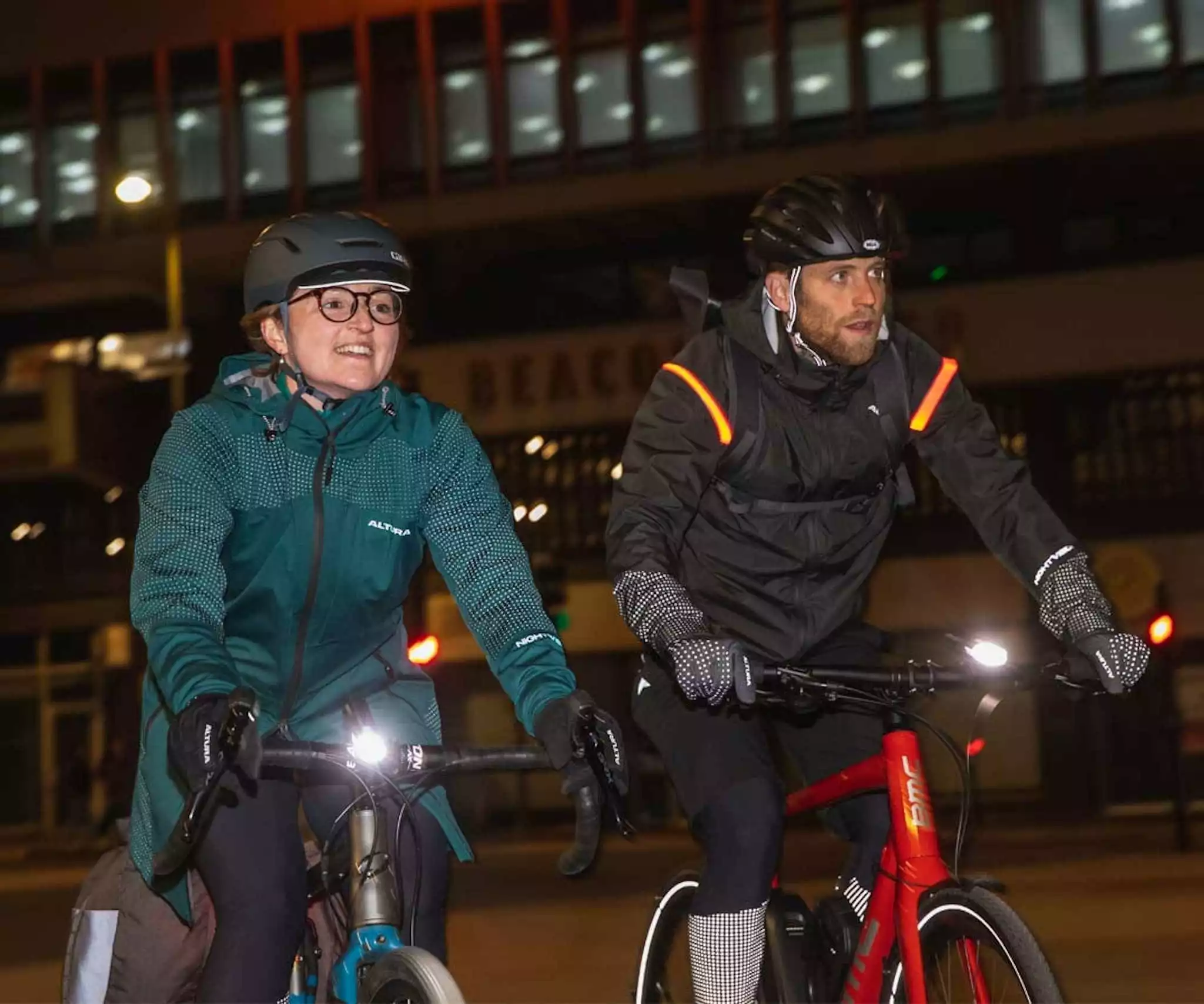 Veste Vélo Hommes Avec éclairage Intégré Nightvision Electron Altura 4 Veste Vélo Hommes Avec éclairage Intégré Nightvision Electron Altura – Image 2